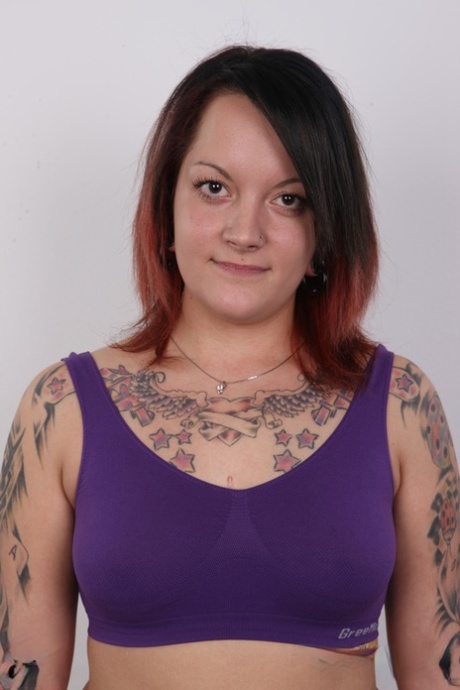 Tattooed amateur Vendula sets her chubby body free of clothing 89485160