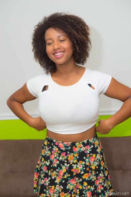 Sexy ebony Whitney Williams shows off her big nipples and saggy breasts 22728684