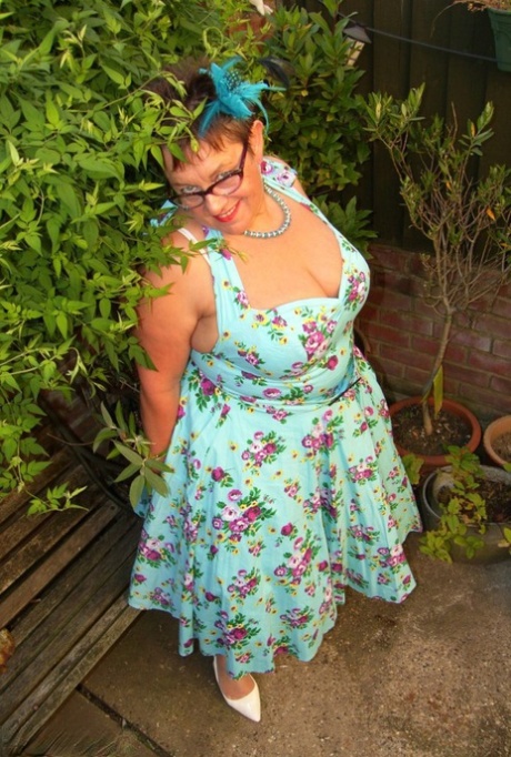 Amateur fatty Warm Sweet Honey exposes her large breasts on backyard patio 88853168